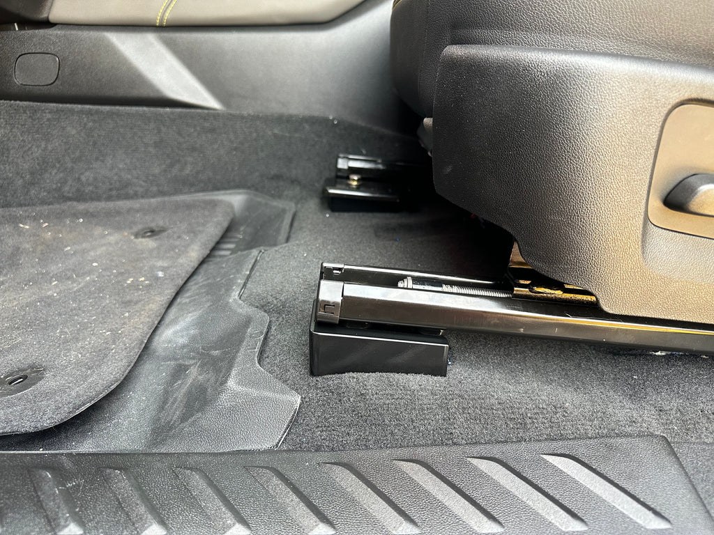 GM FRONT SEAT JACKERS® (COLORADO AND CANYON)