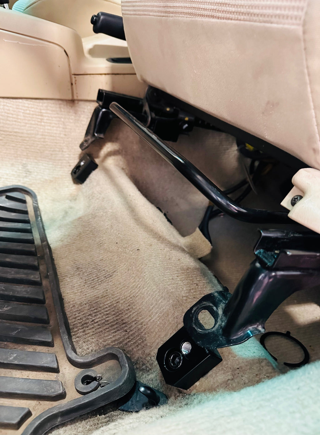 SUBARU FRONT SEAT JACKERS® (FORESTER, OUTBACK, IMPREZA, AND WRX)