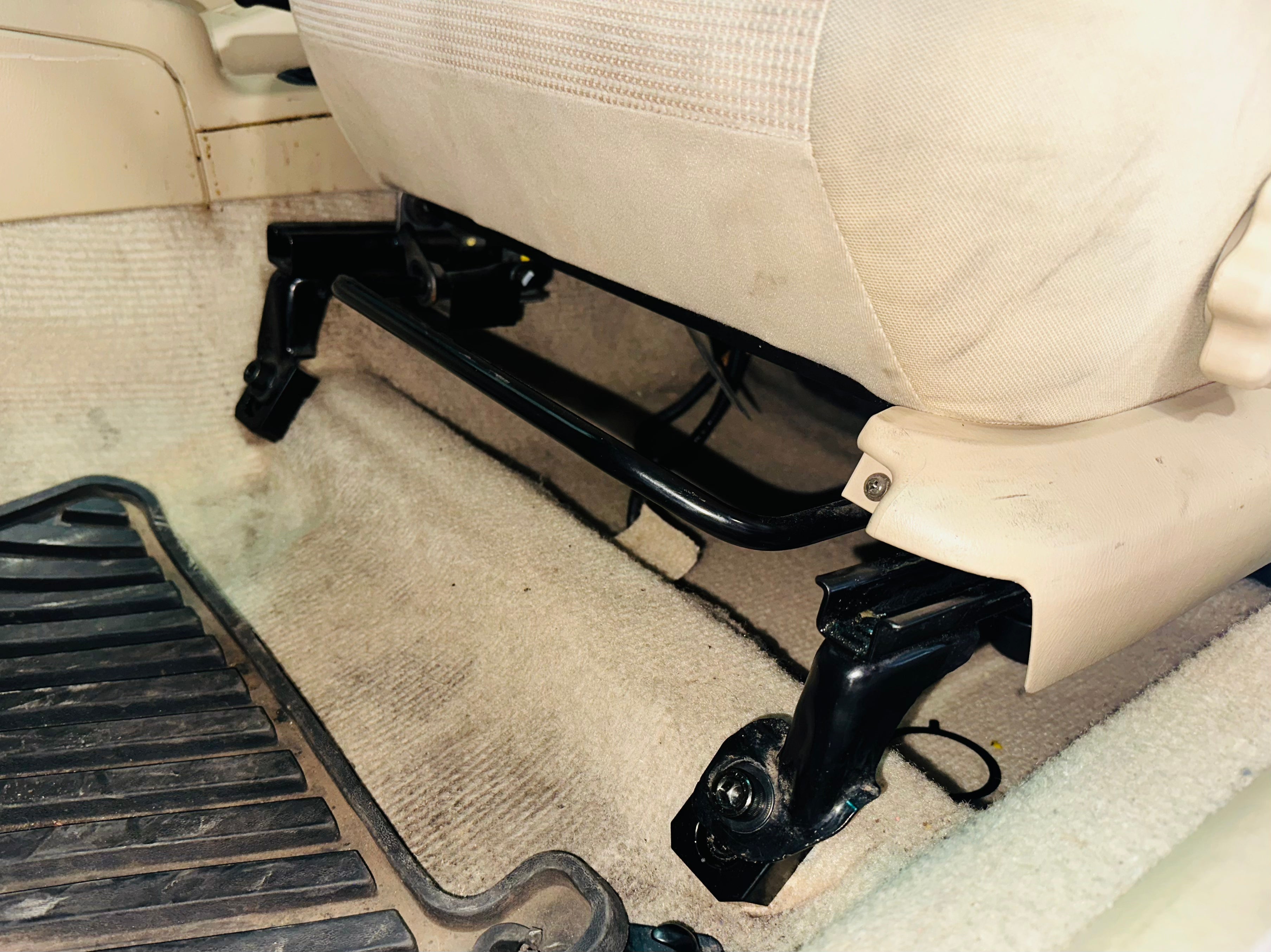 SUBARU FRONT SEAT JACKERS® (FORESTER, OUTBACK, IMPREZA, AND WRX)