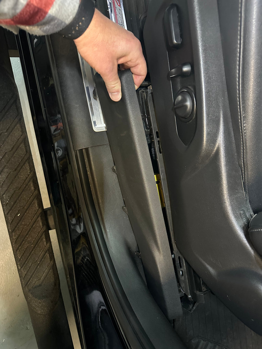 GM SEAT JACKER® BOOSTER BUNDLE (SILVERADO, SIERRA, HD, SUBURBAN, TAHOE+)