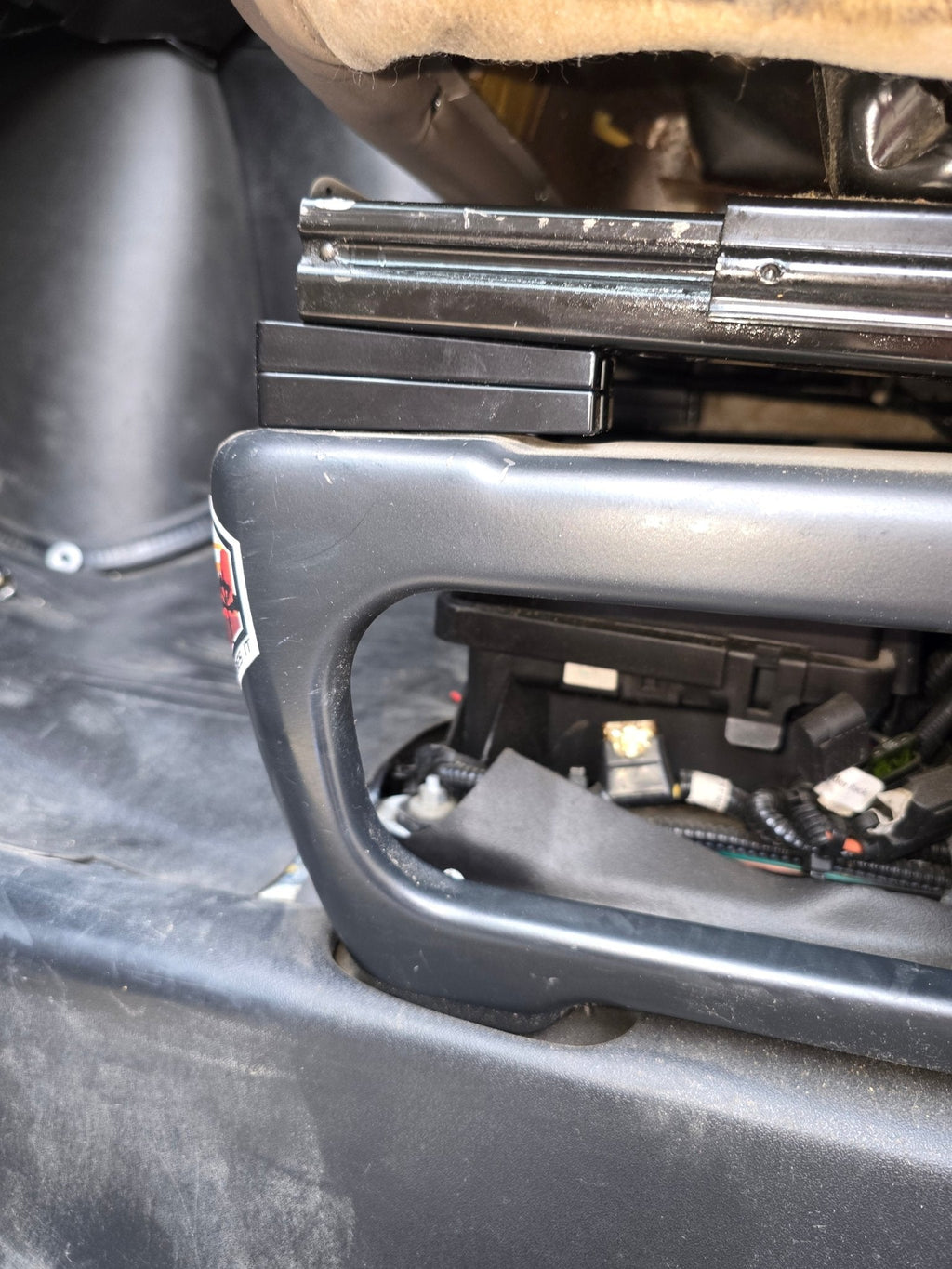 GM FRONT SEAT JACKERS® (EXPRESS AND SAVANA)