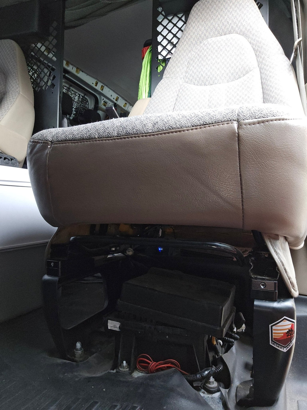 GM FRONT SEAT JACKERS® (EXPRESS AND SAVANA)