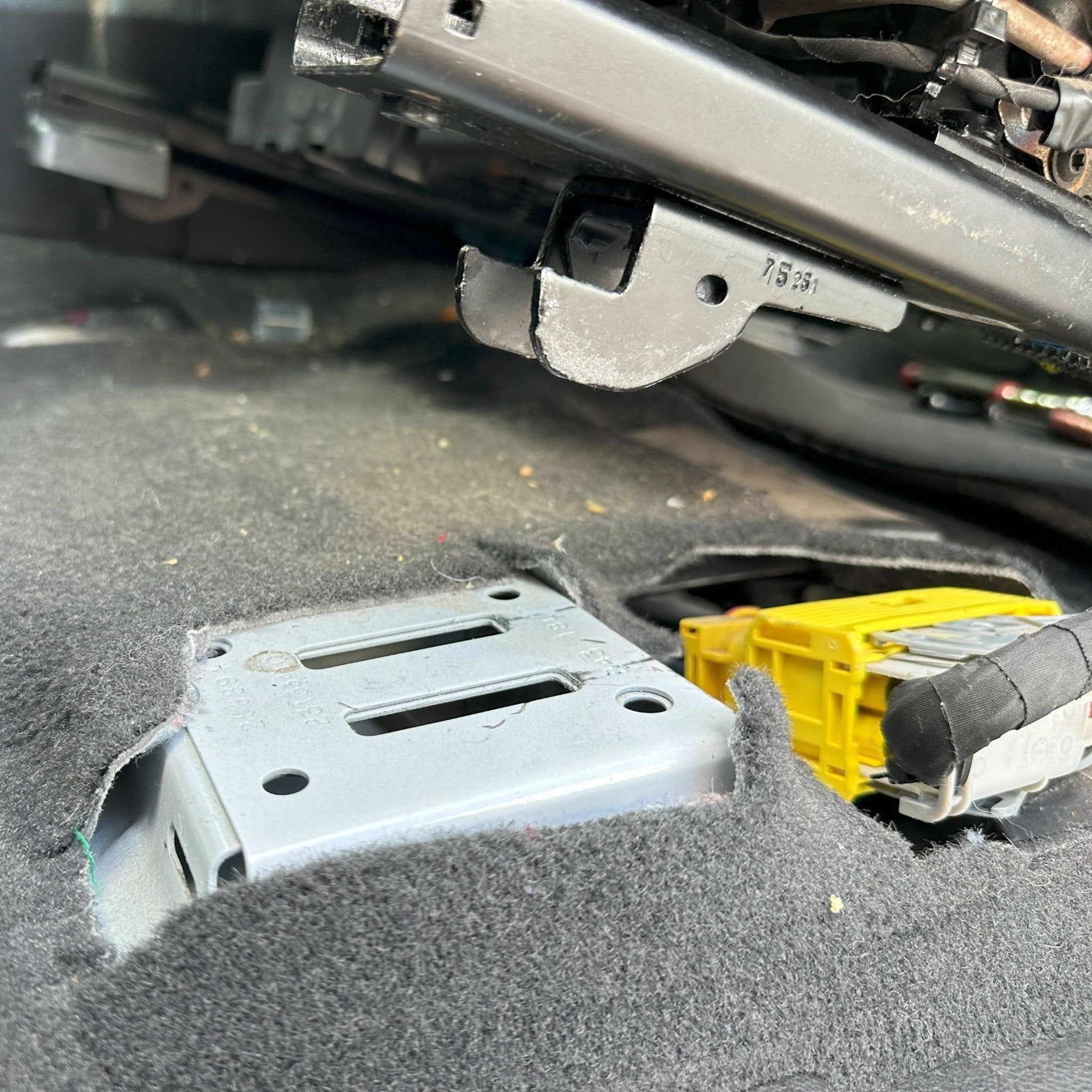 GM FRONT SEAT JACKERS® (SILVERADO AND SIERRA)