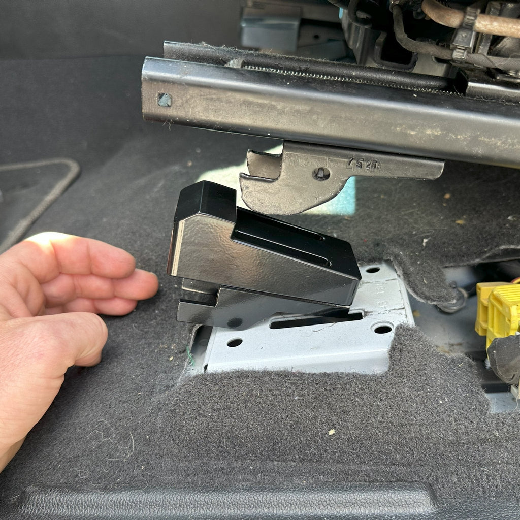 GM FRONT SEAT JACKERS® (SILVERADO AND SIERRA)