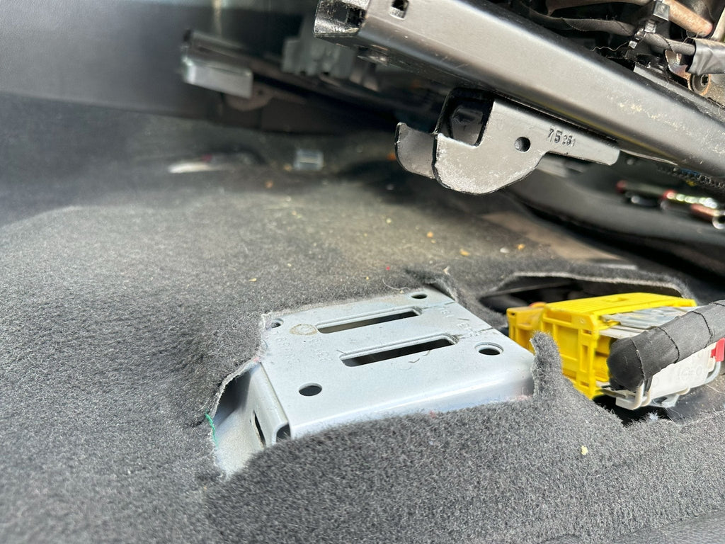 GM FRONT SEAT JACKERS® (SILVERADO HD AND SIERRA HD)