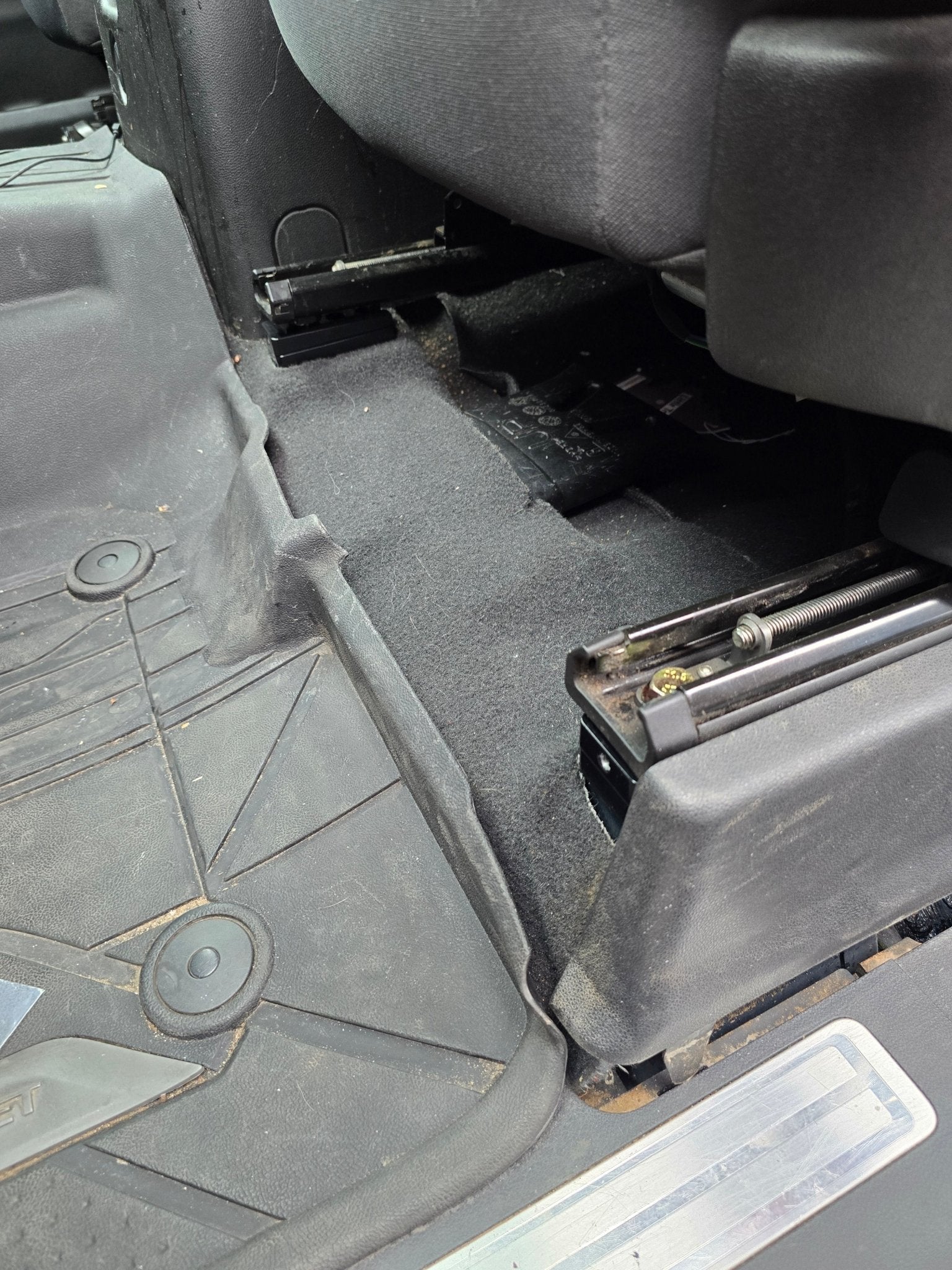 GM FRONT SEAT JACKERS® (SUBURBAN, TAHOE, BLAZER, ACADIA+)