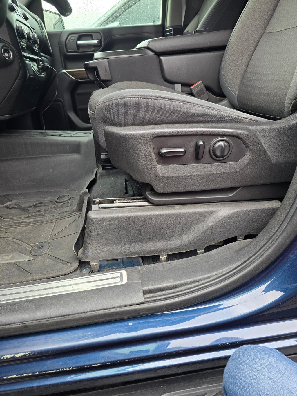 GM FRONT SEAT JACKERS® (SUBURBAN, TAHOE, BLAZER, ACADIA+)