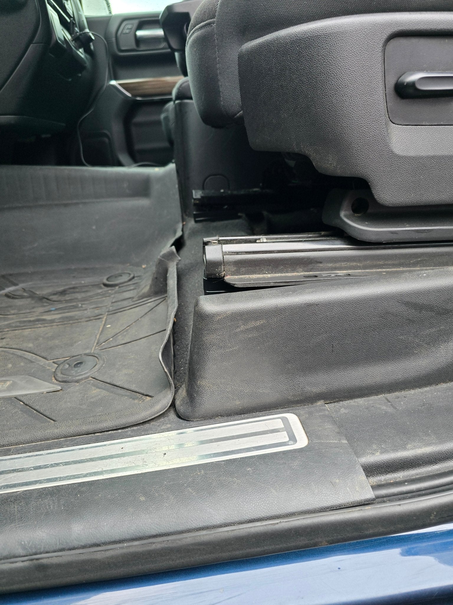 GM FRONT SEAT JACKERS® (SUBURBAN, TAHOE, BLAZER, ACADIA+)