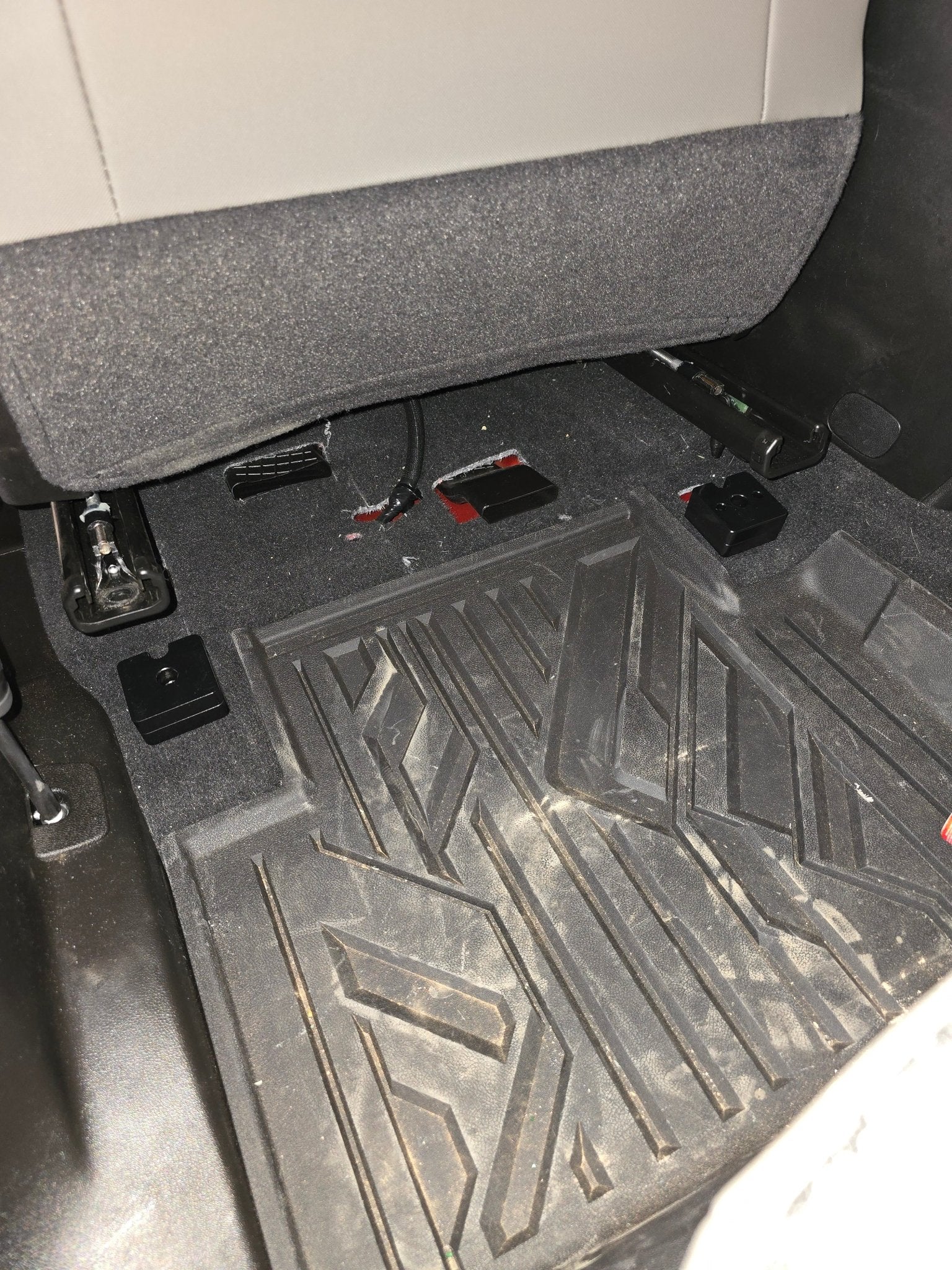 GM ADJUSTABLE REAR SEAT JACKERS® (COLORADO AND CANYON)