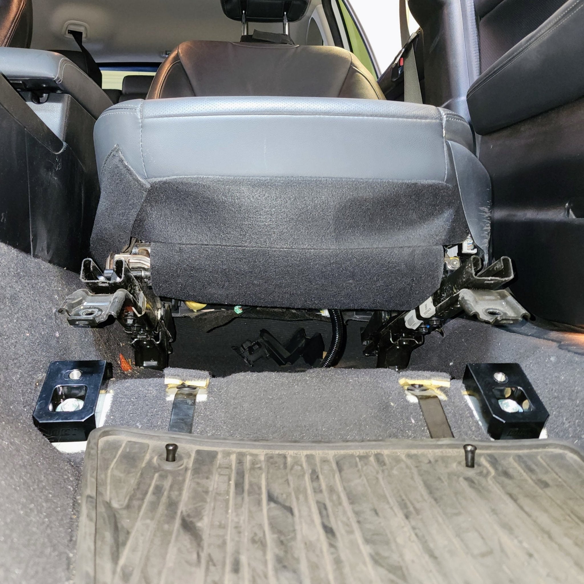 HONDA FRONT SEAT JACKERS® (RIDGELINE, PILOT, AND PASSPORT)