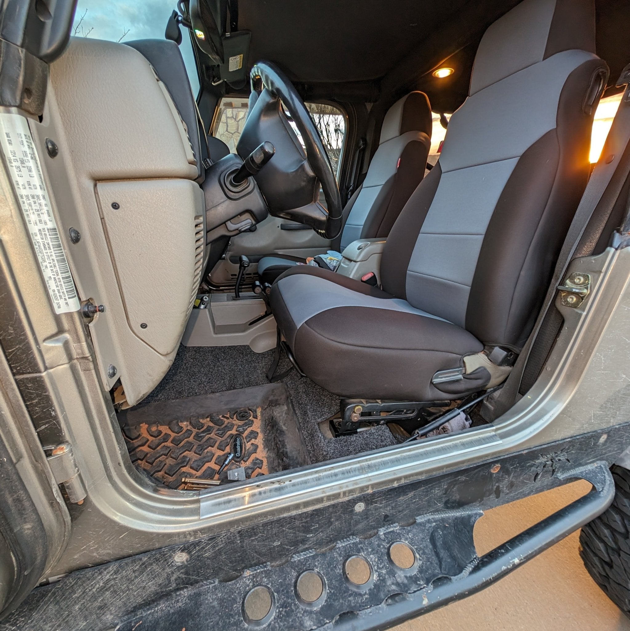 JEEP FRONT SEAT JACKERS® (WRANGLER TJ AND UNLIMITED LJ)