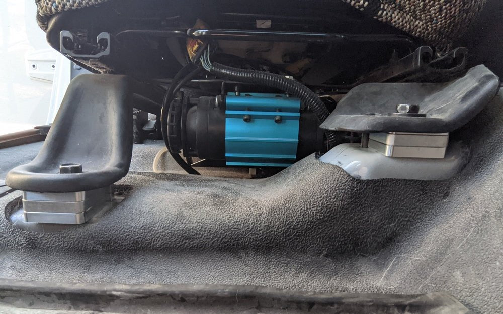 JEEP ADJUSTABLE FRONT SEAT JACKERS® (WRANGLER JK/JKU)