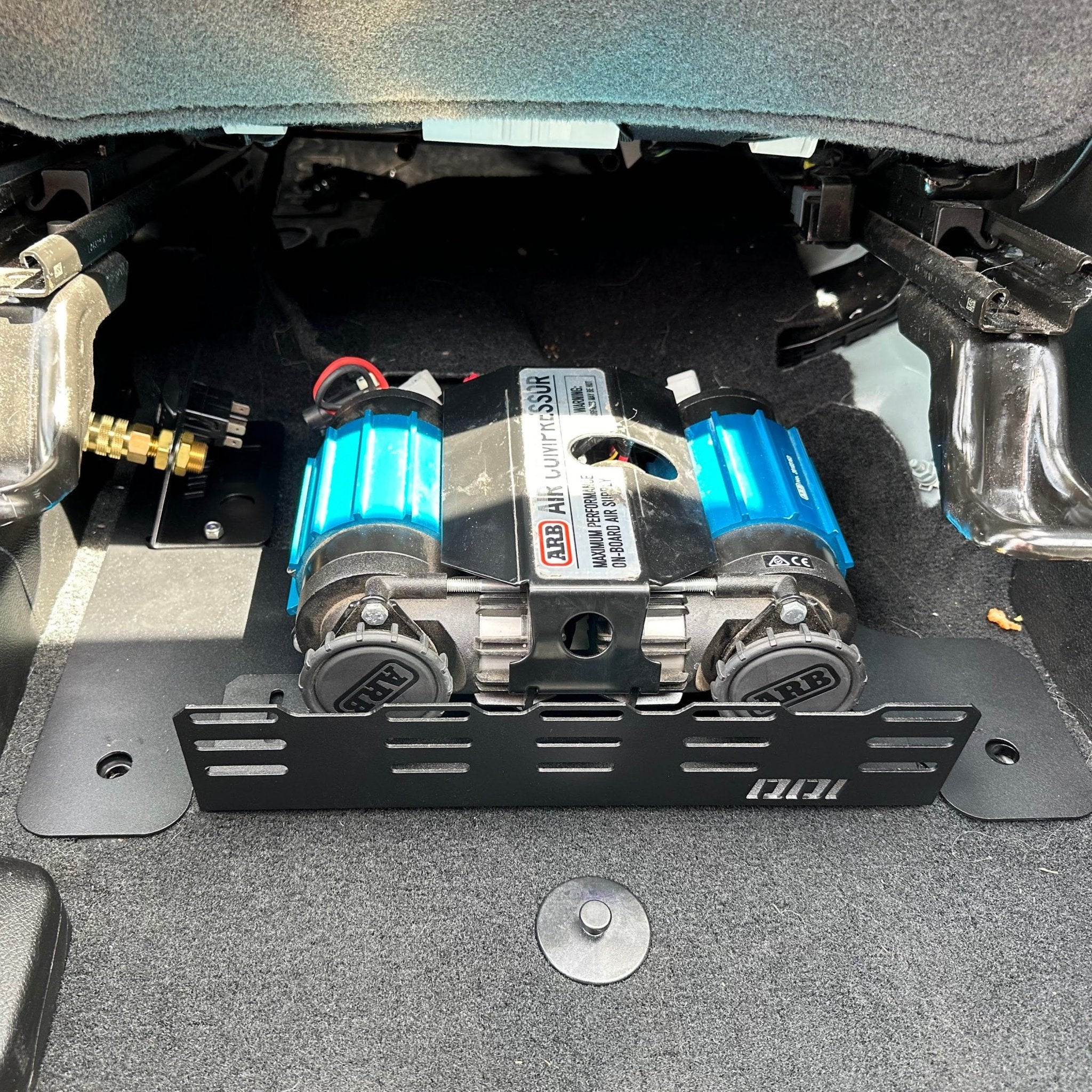 JEEP UNDER SEAT COMPRESSOR MOUNT (WRANGLER JLU AND GLADIATOR)