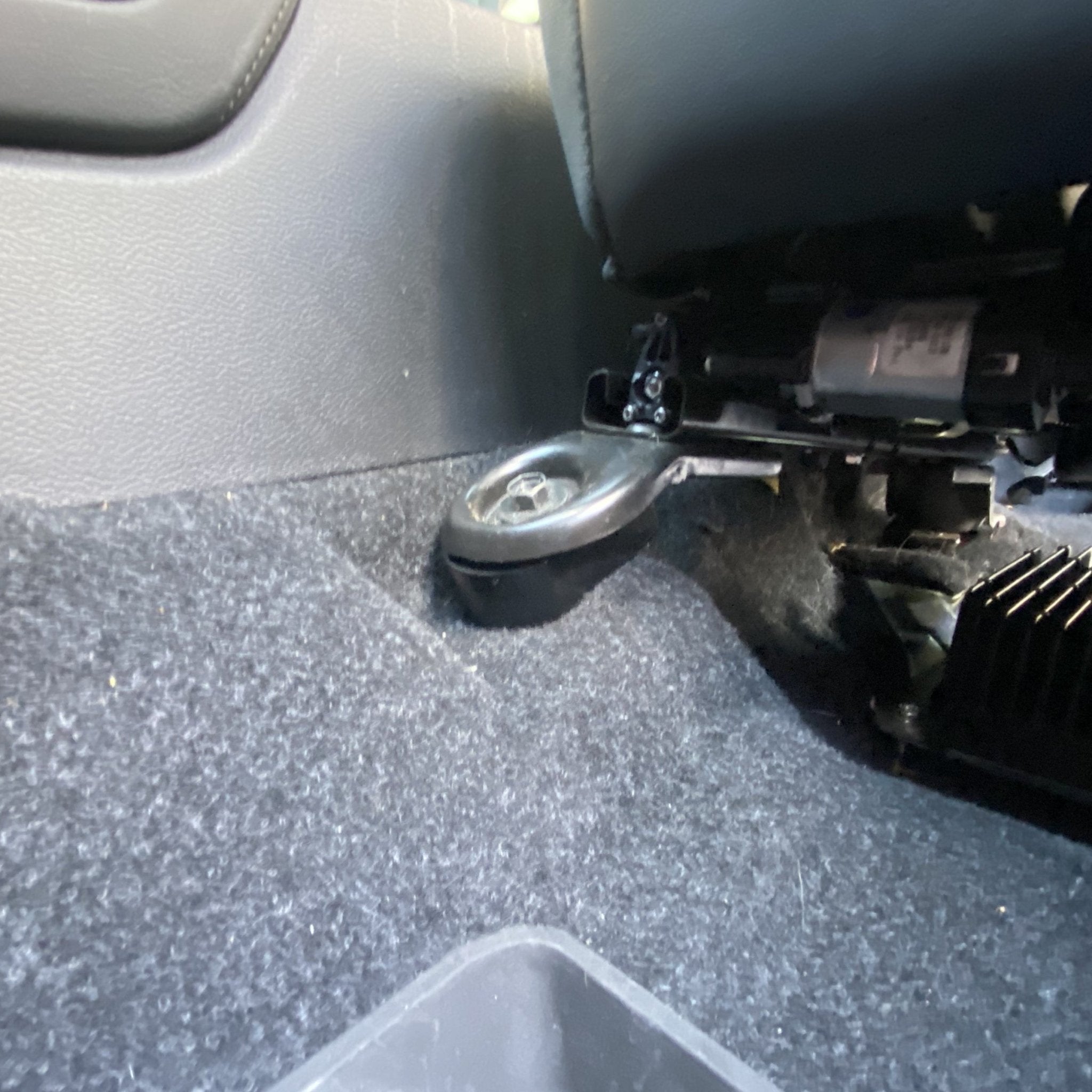 NISSAN FRONT SEAT JACKERS® (FRONTIER)