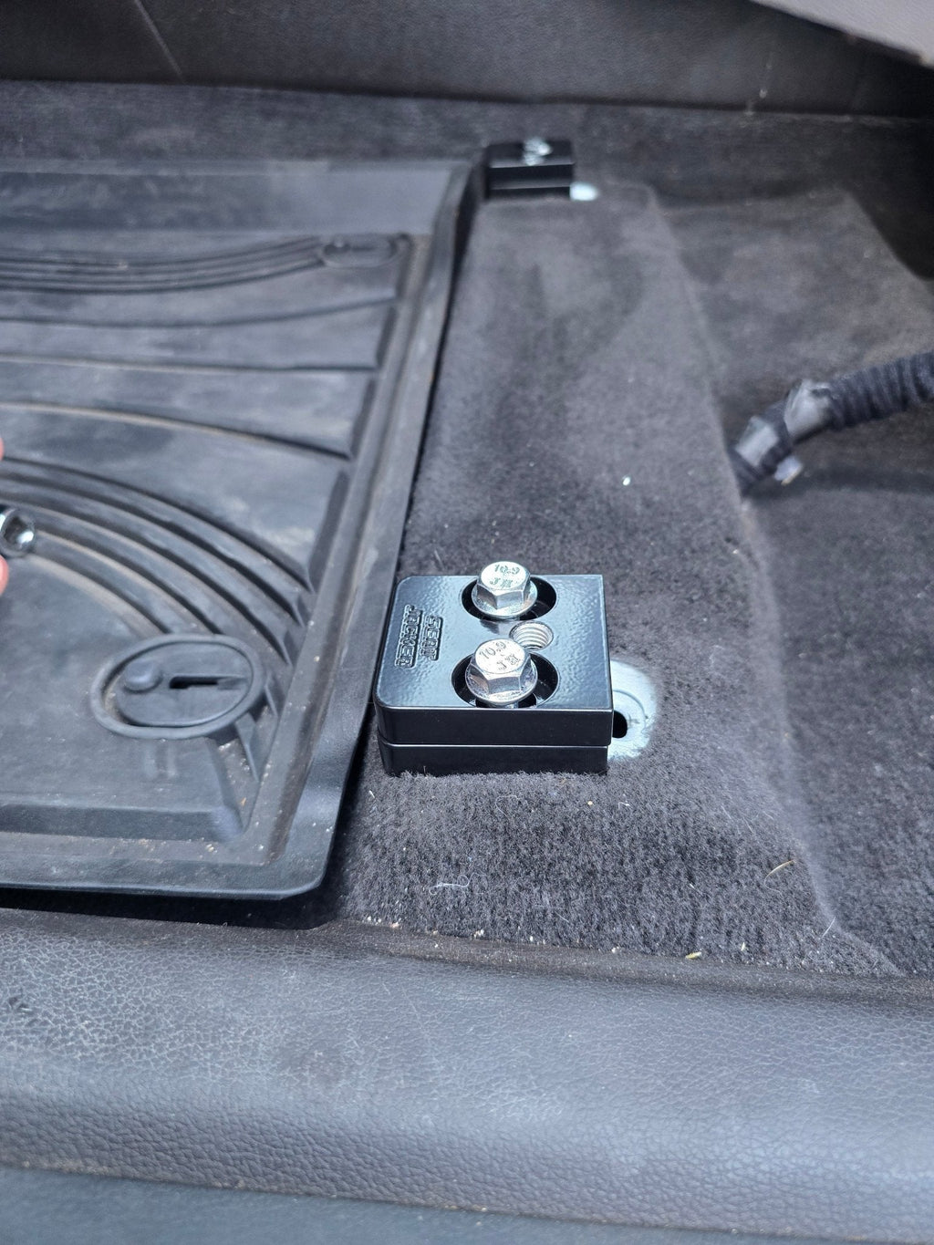 NISSAN FRONT SEAT JACKERS® (MURANO, ROGUE AND ALTIMA)