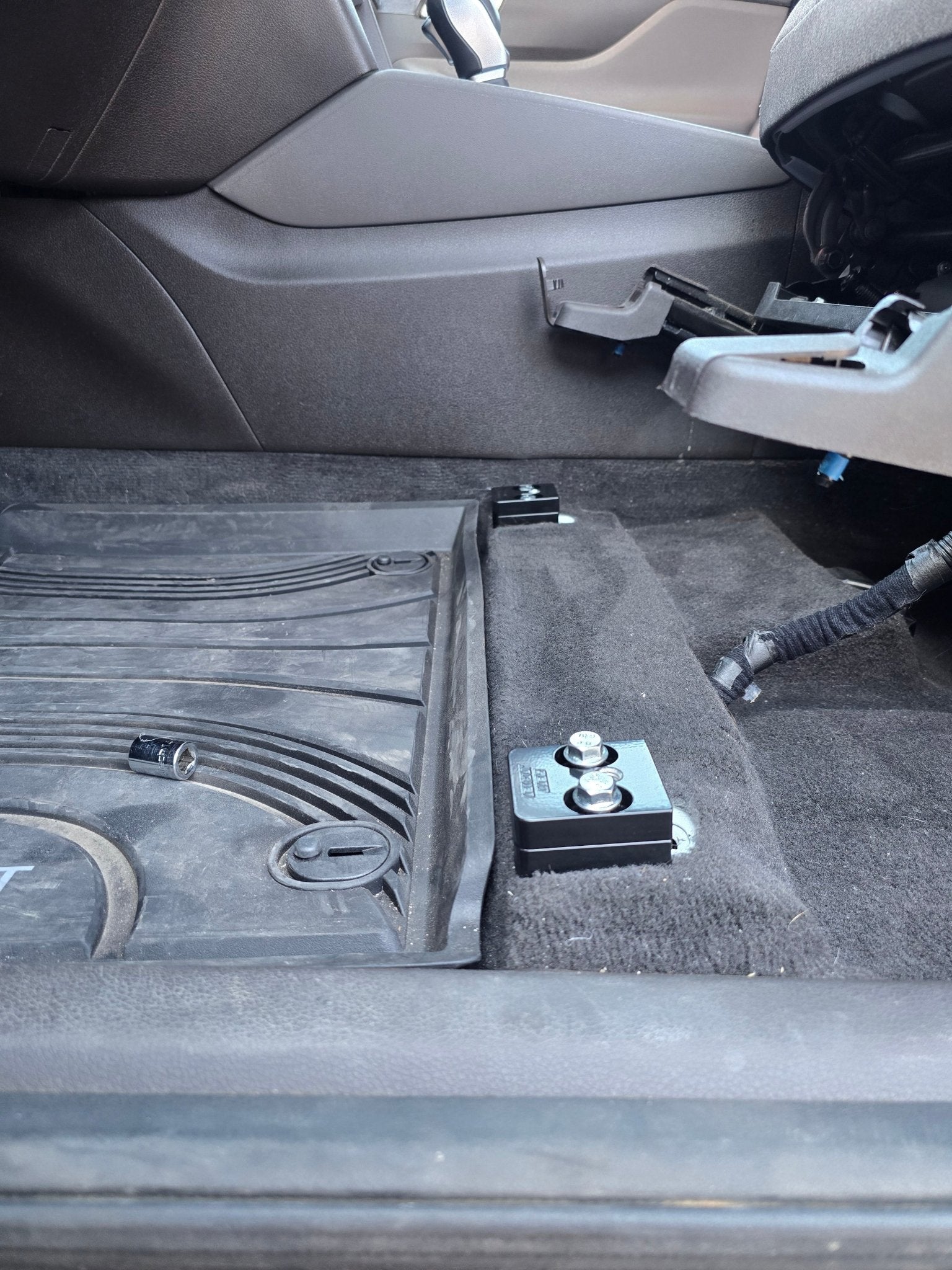 KIA/HYUNDAI FRONT SEAT JACKERS® (PALISADE, SANTA FE, TELLURIDE, AND SORENTO)