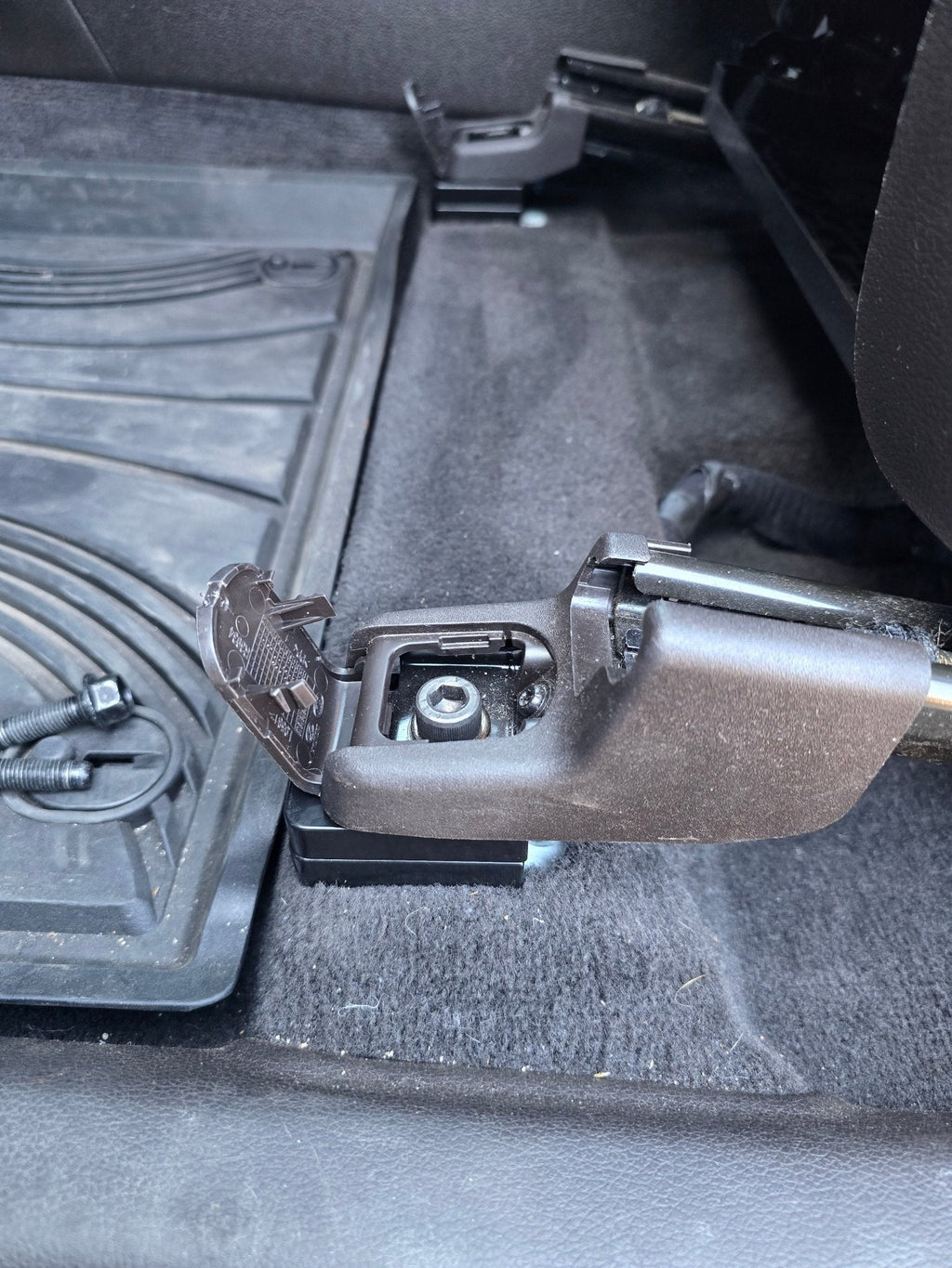 NISSAN FRONT SEAT JACKERS® (MURANO, ROGUE AND ALTIMA)