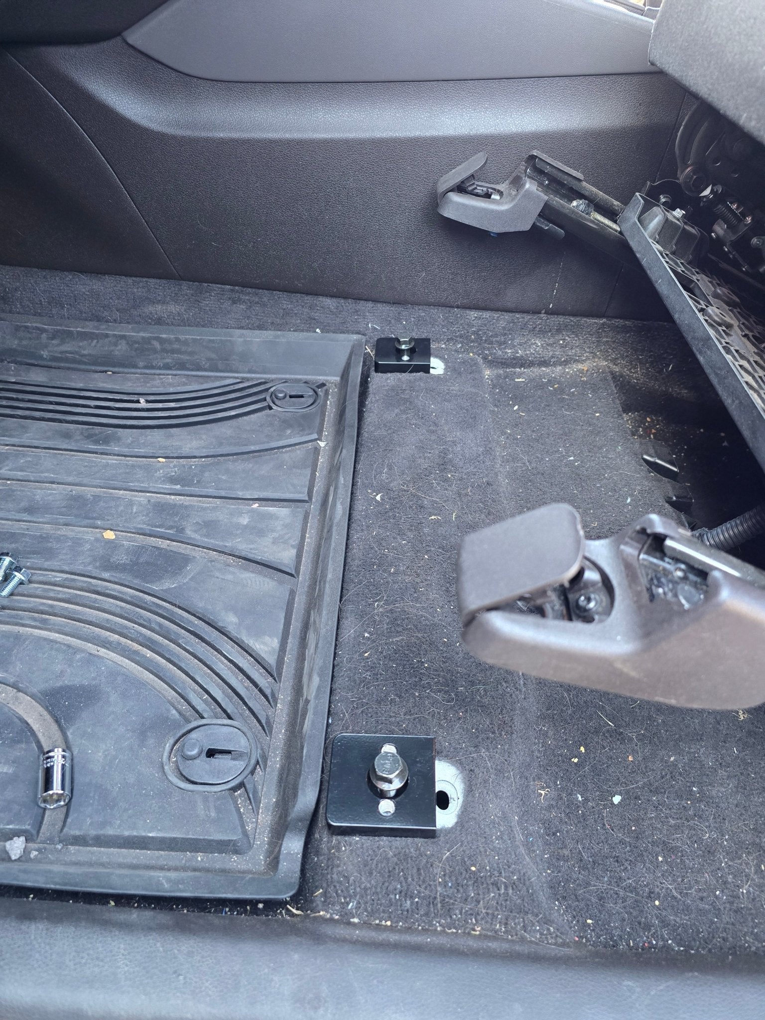 NISSAN FRONT SEAT JACKERS® (MURANO, ROGUE AND ALTIMA)