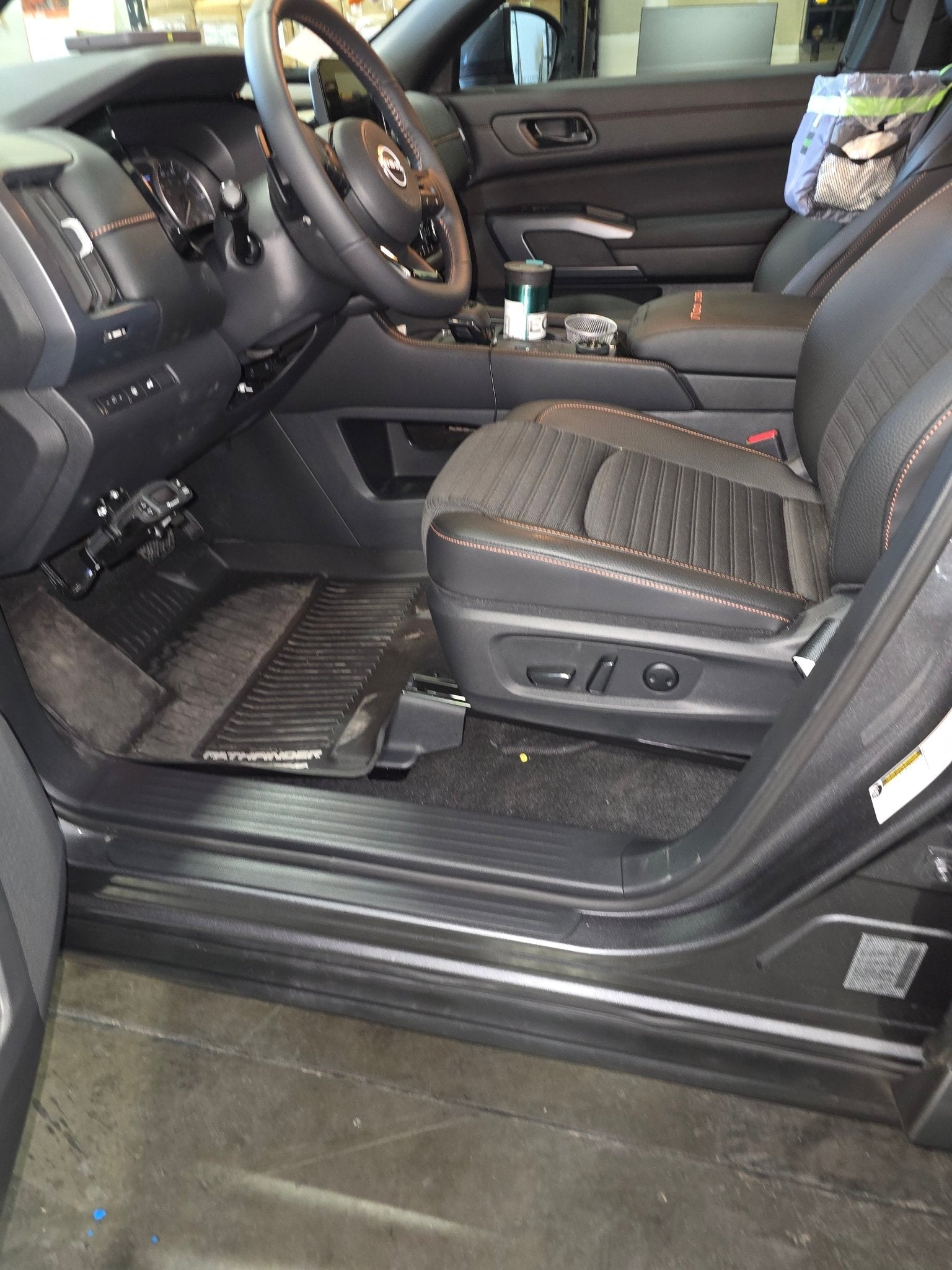 NISSAN FRONT SEAT JACKERS® (PATHFINDER)