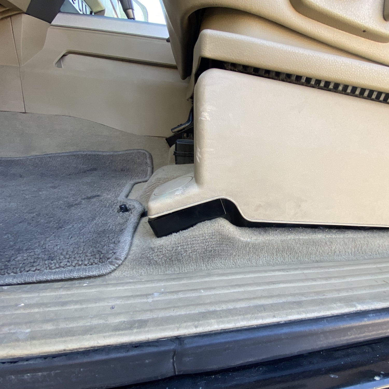 NISSAN FRONT SEAT JACKERS® (TITAN AND ARMADA)