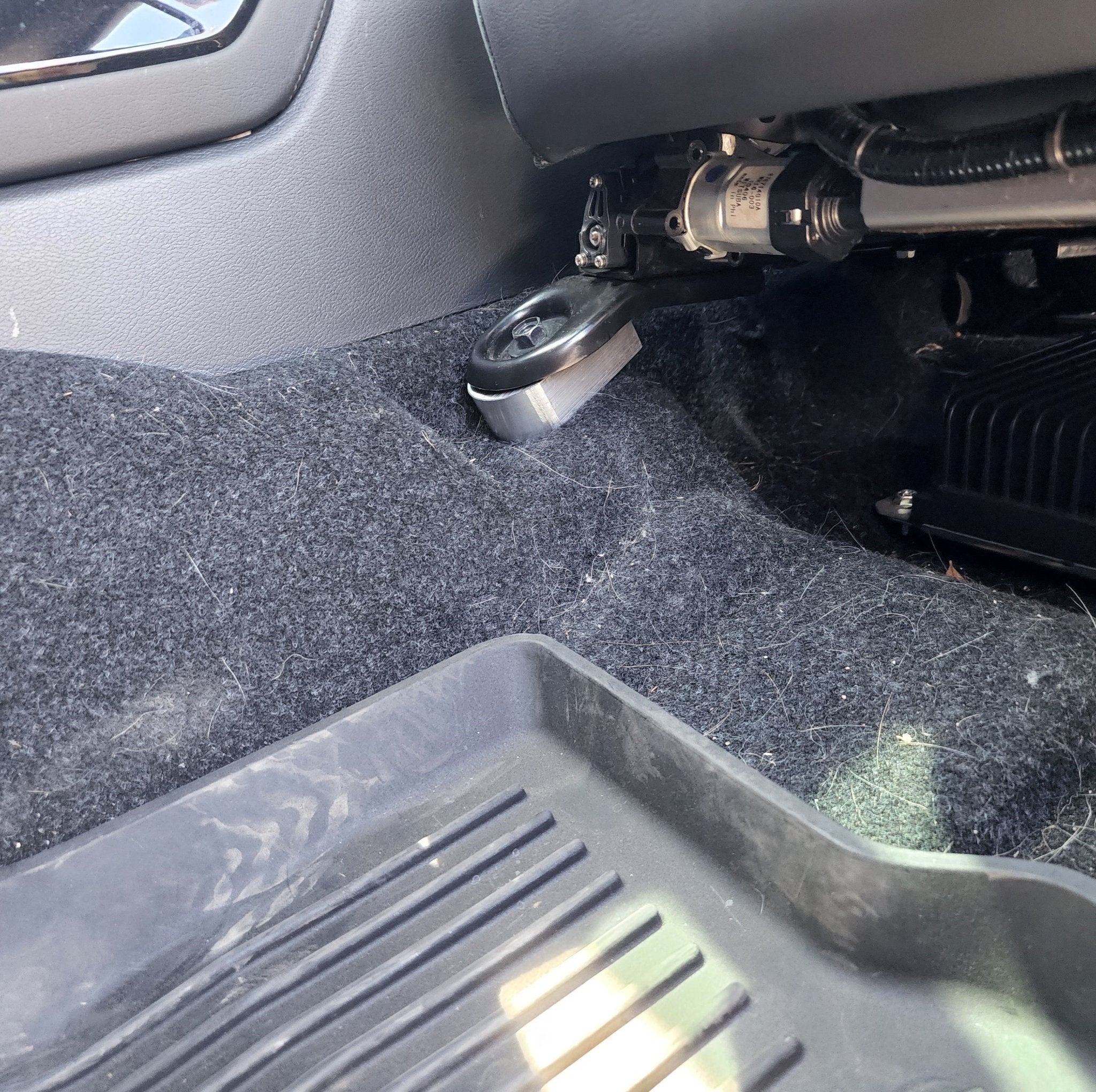 NISSAN FRONT SEAT JACKERS® (TITAN AND ARMADA)