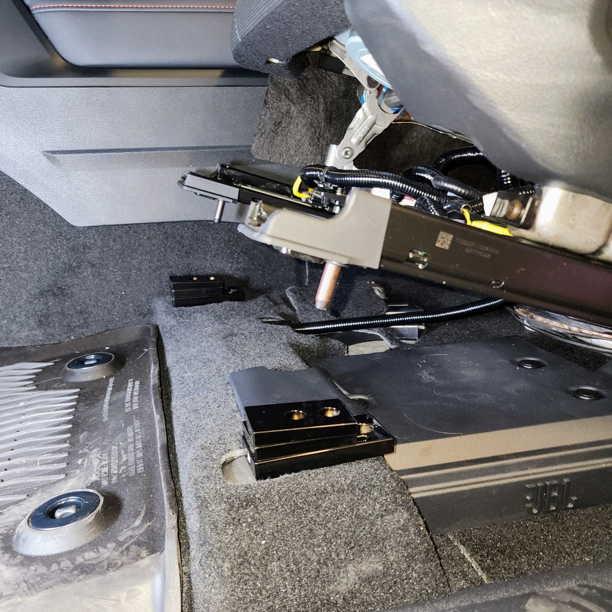 TOYOTA ADJUSTABLE FRONT SEAT JACKERS® (RAV, HIGHLANDER, AND SIENNA)