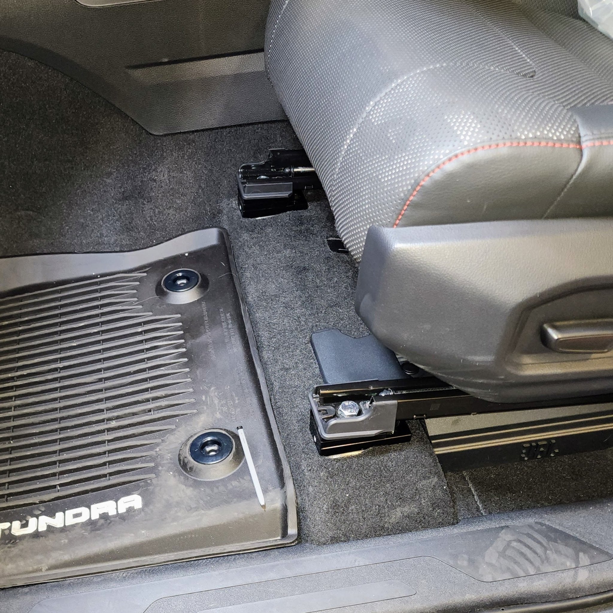 TOYOTA ADJUSTABLE FRONT SEAT JACKERS (TUNDRA, LAND CRUISER, AND 4RUNNER+)