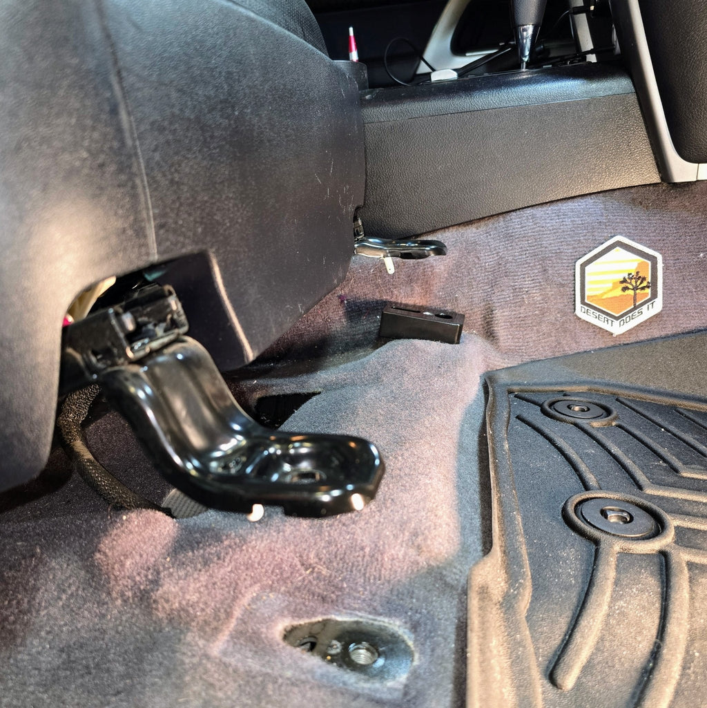 TOYOTA FRONT SEAT JACKERS® (LAND CRUISER AND LX570)