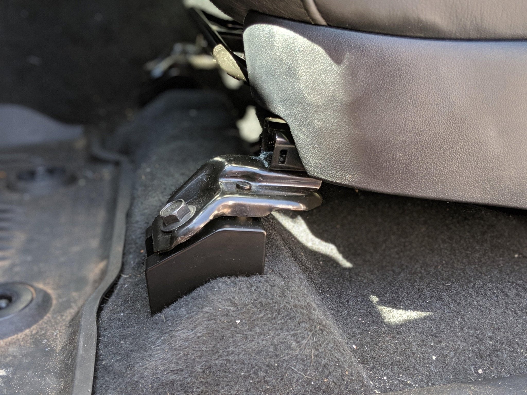 TOYOTA FRONT SEAT JACKERS® (RAV4)