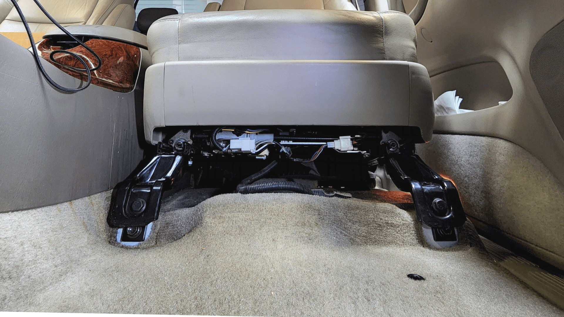 TOYOTA FRONT SEAT JACKERS® (TUNDRA, SEQUOIA, SIENNA AND T100)